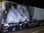 17:40 –
Carreta que transportava carne pega fogo na BR-364