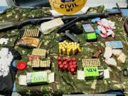 15:11 –
PJC desmantela ponto de tráfico, prostituição e esconderijo de armas de facção criminosa