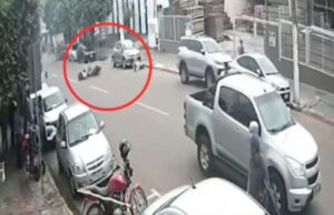 15:32 –
Casal é preso após fugir de viatura e atropelar pedestre; veja vídeo