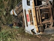16:58 –
Motorista de carreta fica ferido após tombamento na BR-364