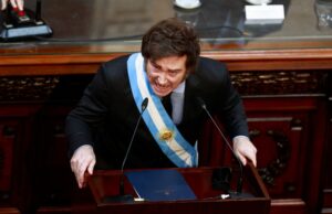 Milei endurece regras de imigraأ§أ£o na Argentina; turistas terأ£o que ter seguro saأ؛de e universidades podem comeأ§ar a cobrar | Mundo