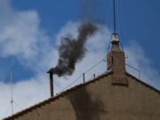 AO VIVOConclave retoma votações à tarde após nova fumaça preta no Vaticano