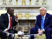 Trump constrange presidente da أپfrica do Sul com supostos vأdeos de ‘genocأdio branco’ | Mundo
