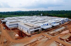 Governador visita obra de hospital e entrega casas em Alta Floresta