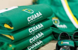 Prefeitura de Cuiabá realiza entrega de uniformes aos estudantes