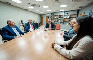 Max Russi recebe representantes de multinacional que apresenta projeto sustentável