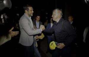 Chegada de Ancelotti a hotel no Rio tem festa de torcida e conversa com novo presidente da CBF | seleأ§أ£o brasileira