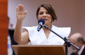 Em posse, magistrada chora e lembra afastamento: “Verdade resiste”