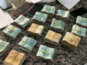 Imagens mostram maços de dinheiro apreendidos em operação
