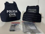 Professor de 69 anos é preso após beijar alunas de 8 e 10 anos