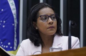 Gisela pede restituição em dobro de descontos ilegais do INSS