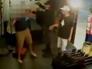 Bandidos fazem dono e funcionários de bar reféns em roubo