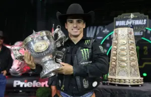 José Vitor Leme é Tricampeão Mundial da PBR, em maior reviravolta da história