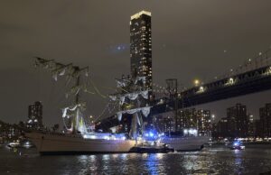Navio da Marinha do Mأ©xico bate na ponte do Brooklyn, em NY, e deixa dois mortos; veja vأdeo | Mundo