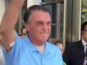 Bolsonaro recebe alta e deixa hospital três semanas após cirurgia