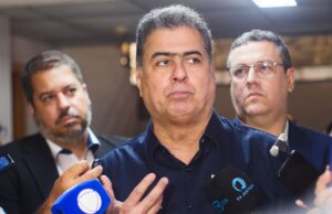 Juiz manda Emanuel pagar R$ 20 mil a Mendes por danos morais
