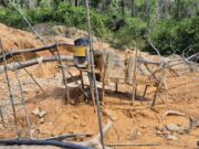 PM prende 19 pessoas e fecha área de garimpo ilegal em zona rural