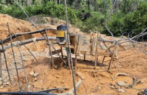 PM prende 19 pessoas e fecha área de garimpo ilegal em zona rural