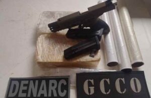Jovem é presa e pistola de uso proibido é apreendida