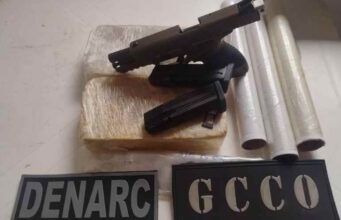 Jovem é presa e pistola de uso proibido é apreendida