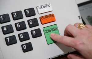 CCJ do Senado aprova texto-base da PEC que acaba com reeleiأ§أ£o para presidente, prefeitos e governadores | Polأtica