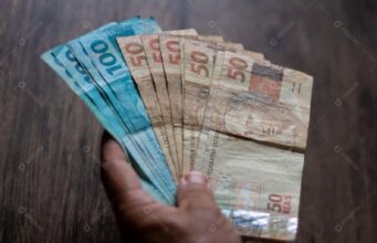 08:48 –
Homem oferece R$ 500 para tentar 'ficar' com mulher durante evento do agro
