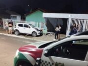 10:12 –
Condutor de Mobi atropela motociclista de 27 anos e derruba muro de casa em VG; veja vídeo