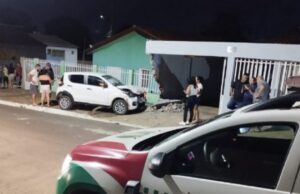 10:12 –
Condutor de Mobi atropela motociclista de 27 anos e derruba muro de casa em VG; veja vídeo
