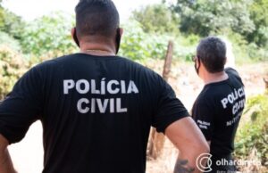 17:35 –
Homem tem parte do dedo amputada após agredir namorada que mordeu polegar para se defender