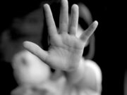 16:40 –
Padrasto de 47 anos é preso por abusar sexualmente de enteada de oito anos quando ficavam sozinhos em casa