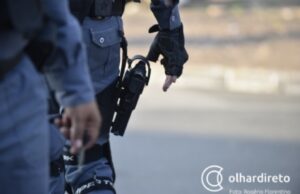11:01 –
Espancador de mulher chega em casa para cumprir ameaça de dá de cara com a polícia
