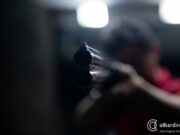 15:15 –
Criminosos fortemente armados tentam matar homem a tiros dentro de casa e "esquecem" carro na hora da fuga