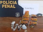 15:29 –
Doze visitantes são flagradas com drogas e pacotes de fumo durante visita em penitenciárias