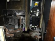 17:55 –
Quitinete é atingida por incêndio e quarto fica destruído