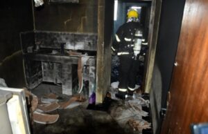 17:55 –
Quitinete é atingida por incêndio e quarto fica destruído