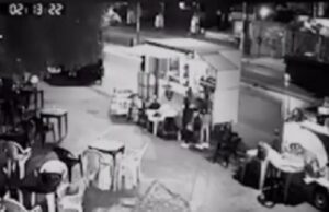 08:20 –
Policial militar é afastado após ser acusado de agredir jovem no rosto durante confusão