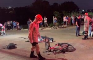 07:10 –
Adolescente de 13 anos morre em batida entre bicicleta e caminhão em cruzamento