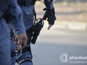 08:00 –
Homem tenta matar desafeto com faca após arma falhar durante briga em praça