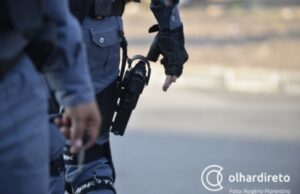 08:00 –
Homem tenta matar desafeto com faca após arma falhar durante briga em praça