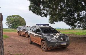 12:17 –
Foragido por estuprar enteada de 14 anos é preso após assaltar fazenda