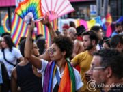 16:39 –
Com tema sobre vidas trans, Parada da Diversidade transforma ruas de Cuiabá em espaço de resistência