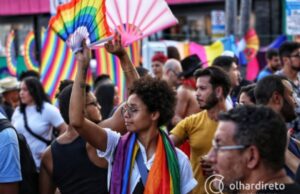 16:39 –
Com tema sobre vidas trans, Parada da Diversidade transforma ruas de Cuiabá em espaço de resistência