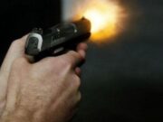 08:27 –
Homem é executado com oito tiros em rua de Várzea Grande