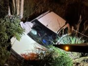 14:28 –
Carro sai da pista e bate em árvore na BR-163 após motorista ser 'fechado' por Corolla