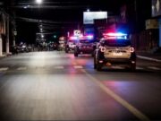 15:34 –
Homem armado com facão ameaça matar esposa e mantém familiares sob cárcere em cidade de MT