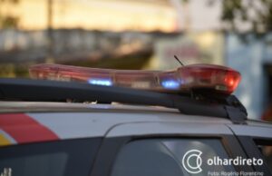 10:12 –
Mulher procura PM após ser agredida com socos e golpes de cabo de rodo pela enteada de 15 anos