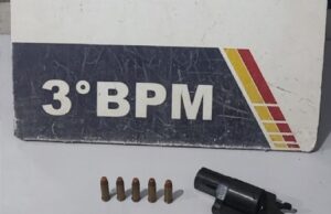 09:40 –
PM recupera carro roubado, prende suspeito e apreende arma de fogo em Cuiabá