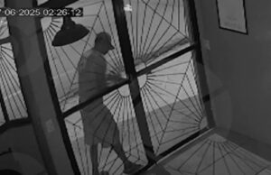 14:13 –
Imagem mostra ladrão invadindo e furtando estabelecimento; criminoso fugiu