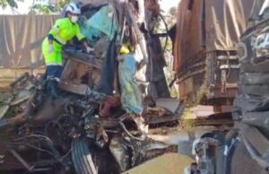 18:24 –
Acidente com seis veículos interdita BR-364 e deixa uma pessoa morta; veja vídeo