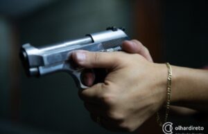 07:40 –
Jovem de 22 anos é executado com tiros na cabeça ao ter casa invadida por criminosos